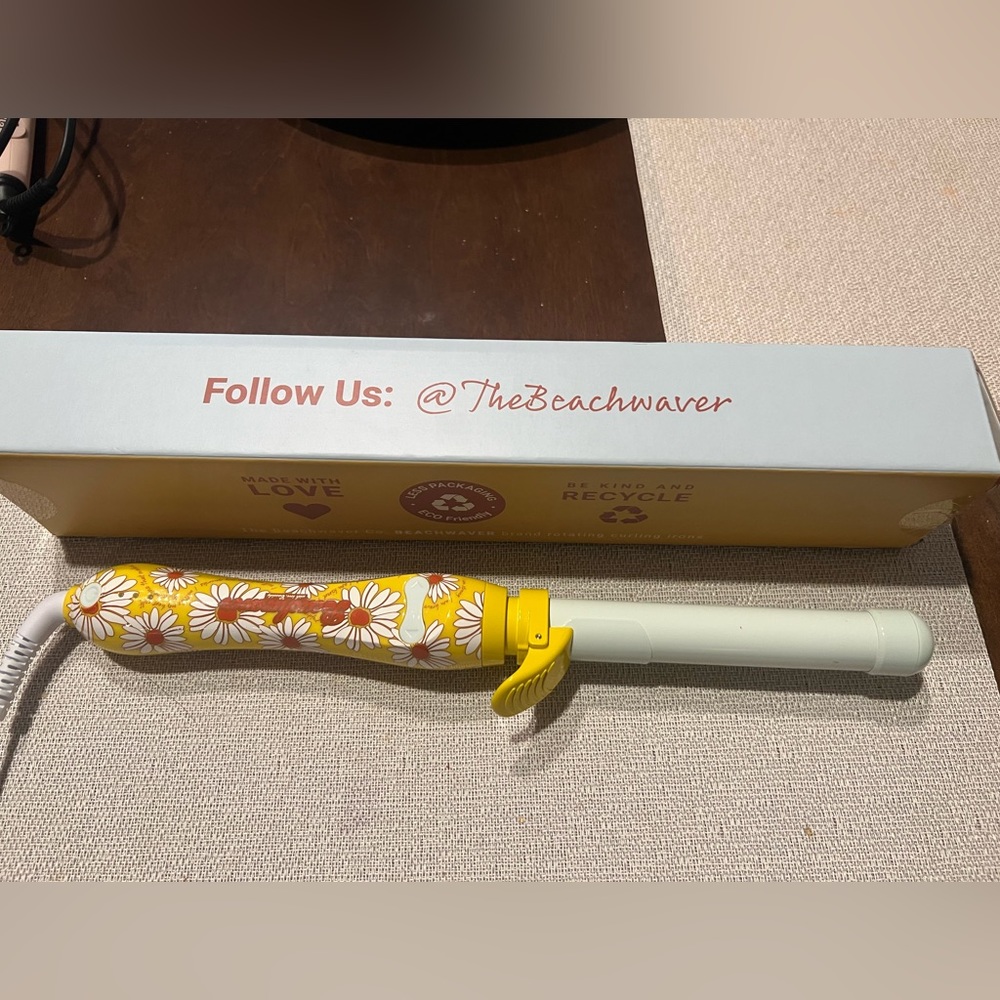 New Daisey beach waver purchased at Christmas.  Paid $119. Selling for $75.